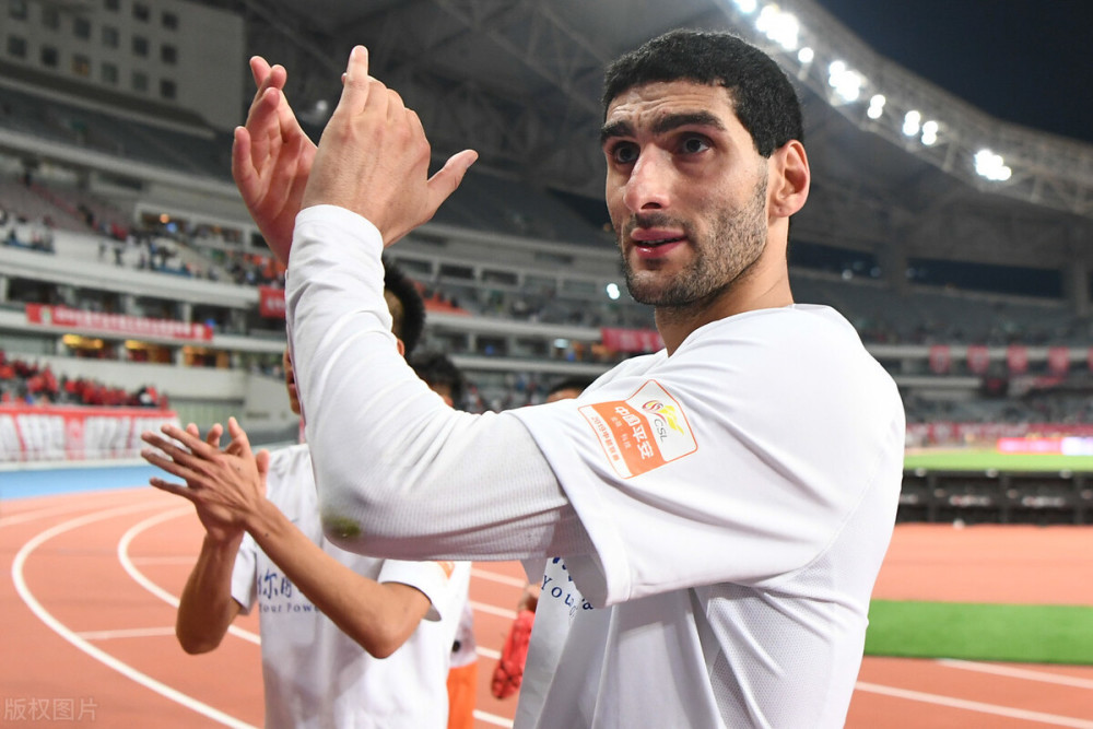 关于转会期体能课后；达拉斯独行侠内部沟通备战中超；目标明确；医务组通报恢复的信息